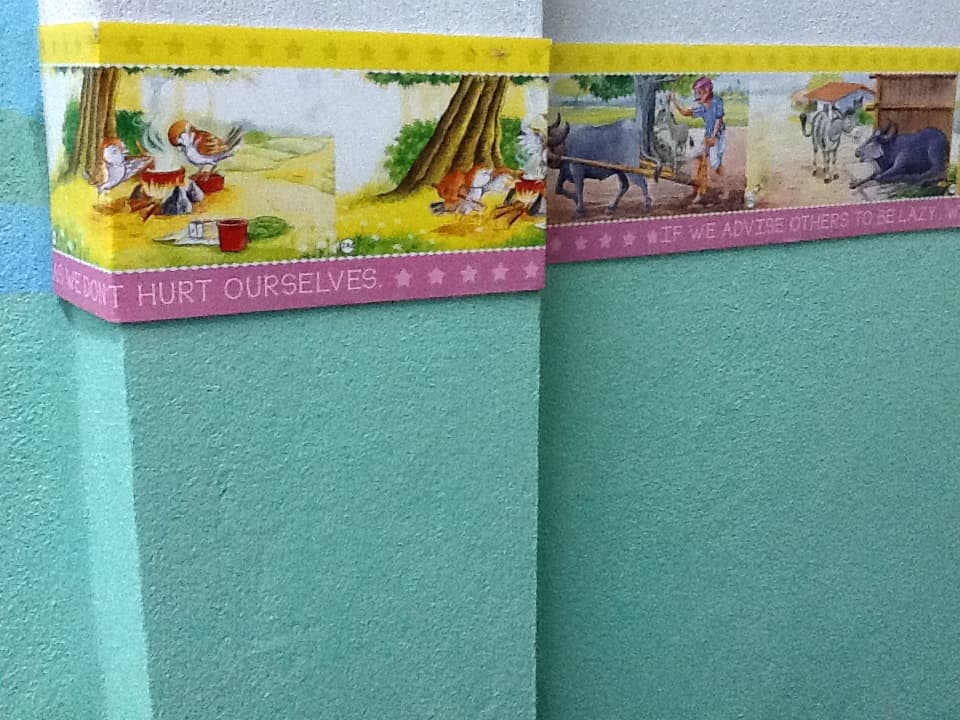 Moral story wallpaper border — corridor pillars